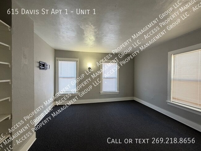 Building Photo - 615 Davis St