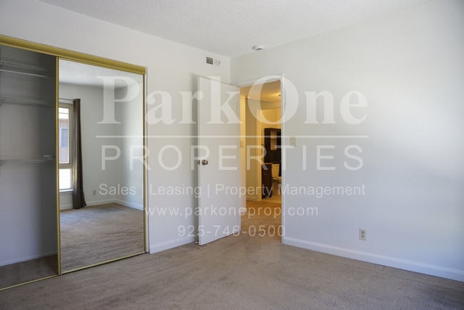 Building Photo - Well-Maintained 2-Bedroom Condo | Garage +...