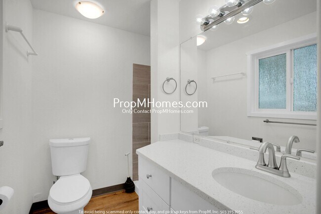 Building Photo - Fully Updated Home in Aloha - Large Yard!