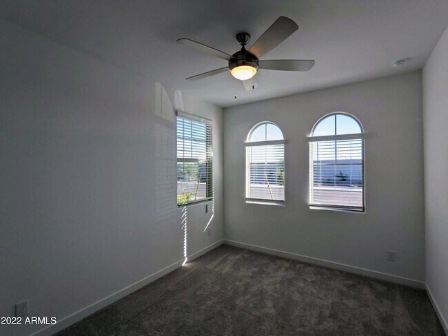 Building Photo - 16846 W Las Palmaritas Dr