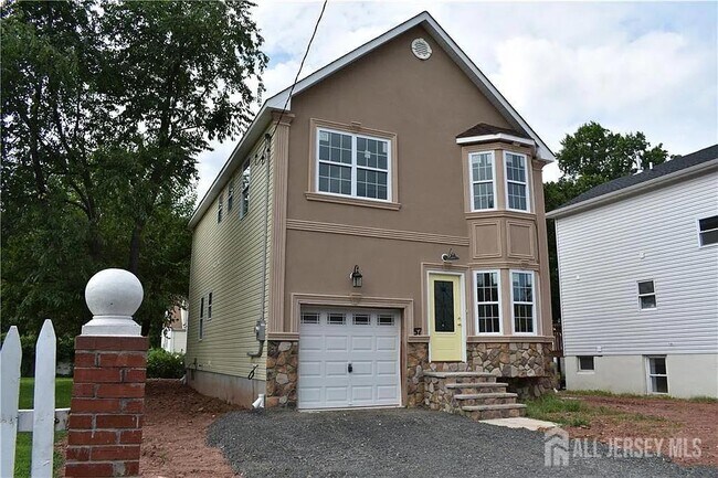 Building Photo - 57 Ray St