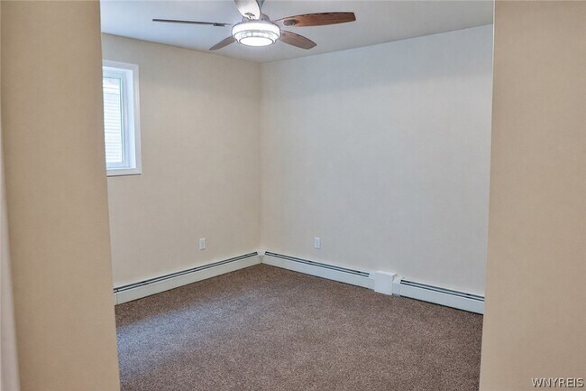 Building Photo - 21 Center St