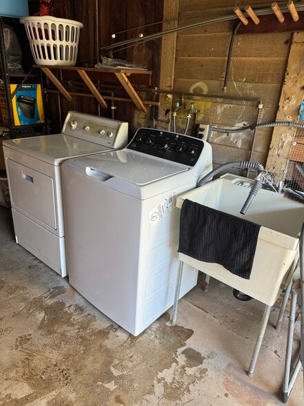 Building Photo - 411 E Anapamu St