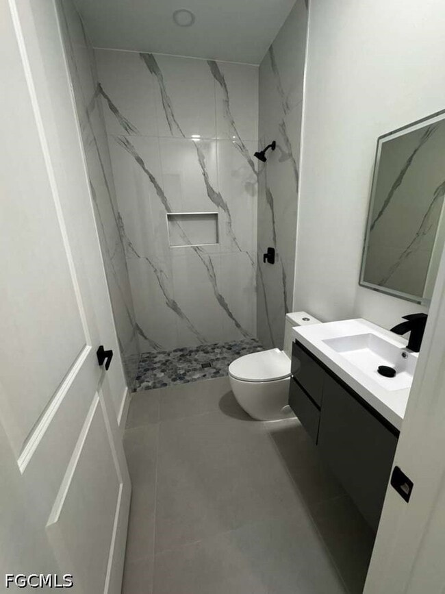 Building Photo - 1037 Barcelona St E