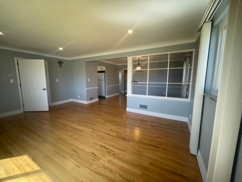 Building Photo - 5706 Grace Ave