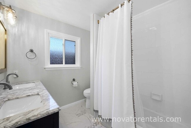 Building Photo - 17 Mosswood Ct