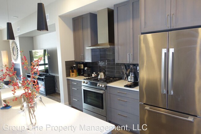 Building Photo - 3 br, 2.5 bath House - 611 S. 8th St. #402