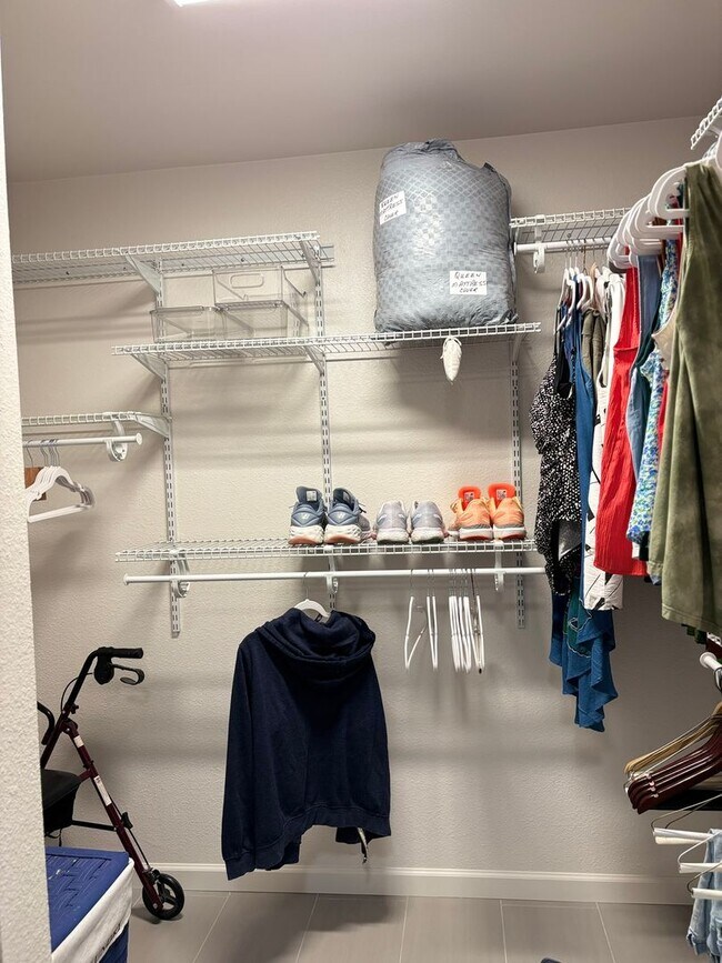 Building Photo - Beautifully updated 2 bedroom with large den/office area. In Leisure World a 45+ Active Adult Res...