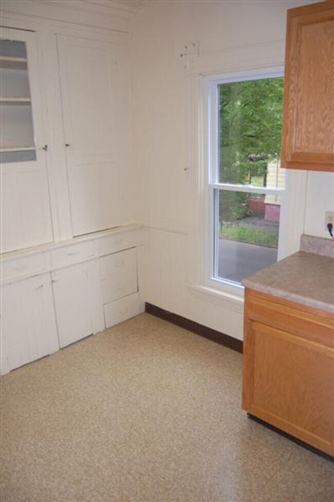 Building Photo - Energy Efficient 2 Bedroom One Block From ...