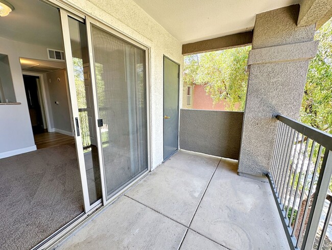 Building Photo - 2 BEDROOM 2 BATH UPSTAIRS CONDO IN GATED S...