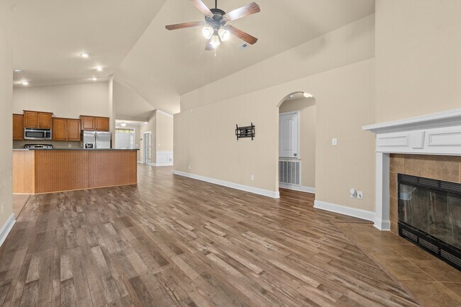 Building Photo - 6906 Breyerton Way SE