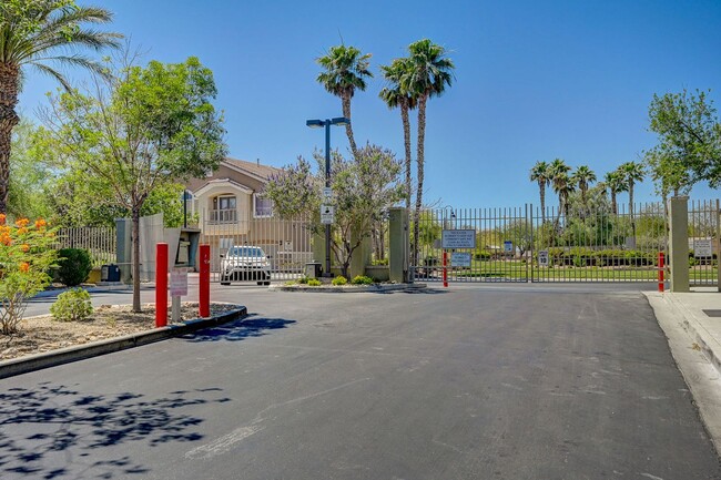 Building Photo - 2 BR Aliante Townhome with Attached Garage...