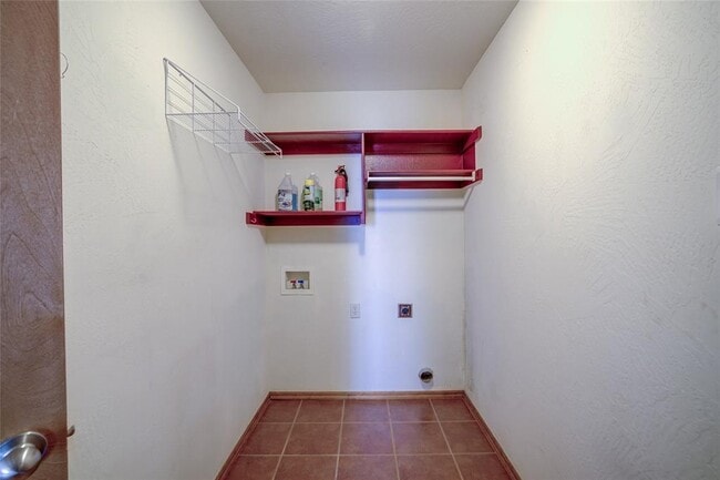 Building Photo - 913 Elm Creek Dr