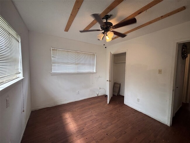 Building Photo - 4222 Wipprecht St