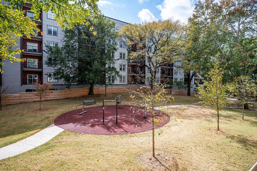 Building Photo - 542 Boulevard NE