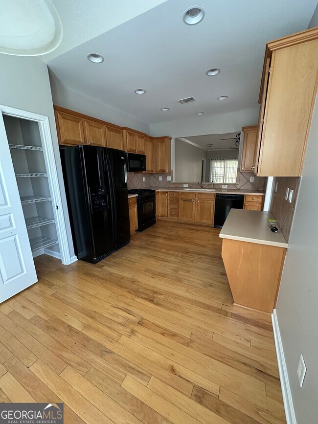 Building Photo - 111 Magic Lily Dr