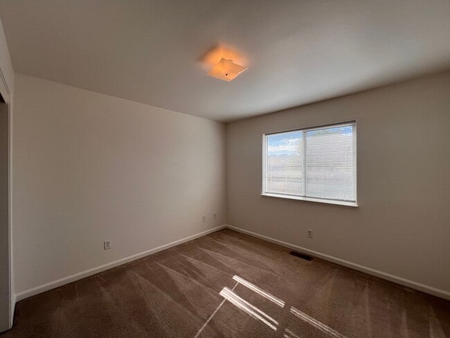 Building Photo - 725 Starlite Dr