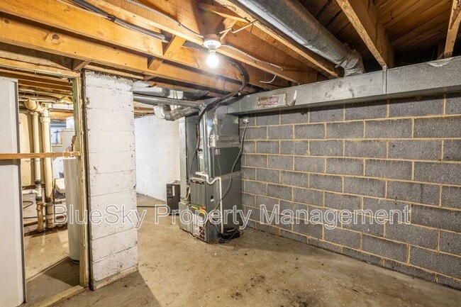 Building Photo - 1202 Cherry Ave