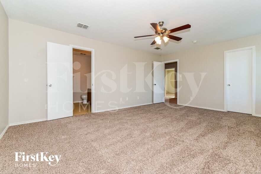 Building Photo - 2801 Spencer Cir
