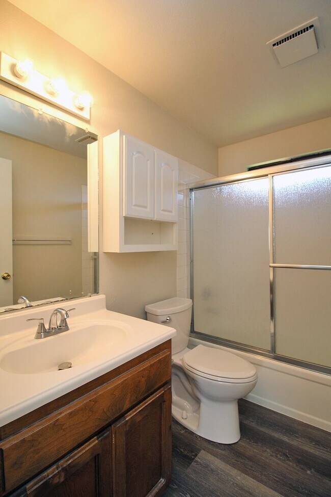 Building Photo - routd01