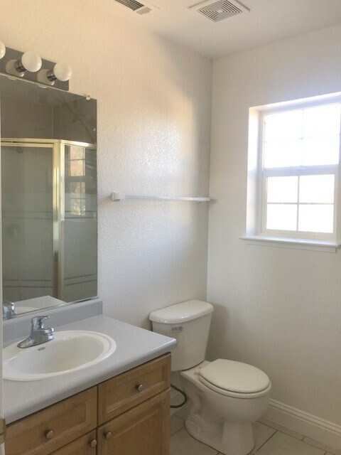 Building Photo - Great home In sparks..Close to everything!!!
