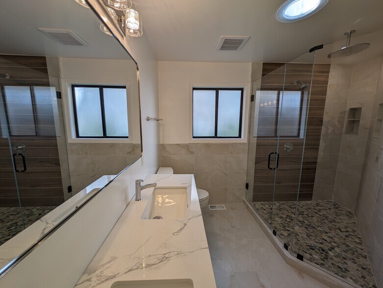 Building Photo - 4977 Hoen Ave