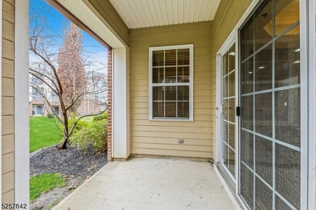 Building Photo - 101 Taft Ln