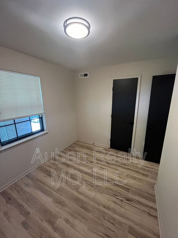 Building Photo - 3306 NW Mill Dr