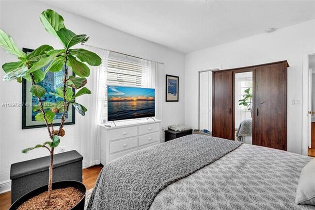 Building Photo - 836 W 40th St