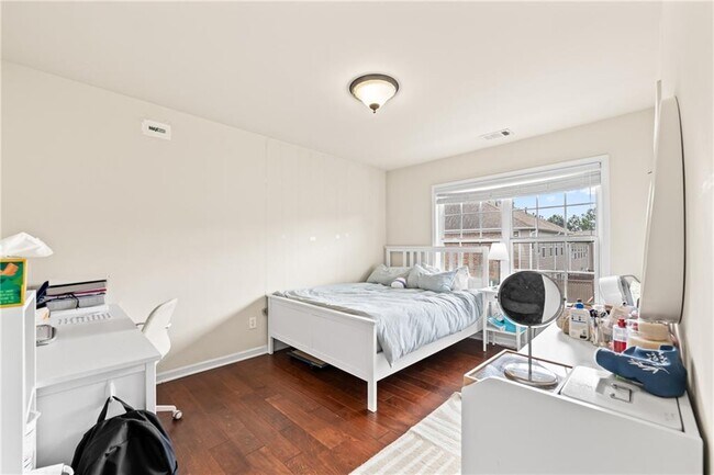 Building Photo - 11200 Brunson Dr