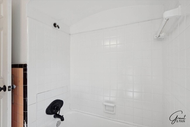 Building Photo - $1,250/month - 3 Bed 1 Bath Single Family Home in Detroit