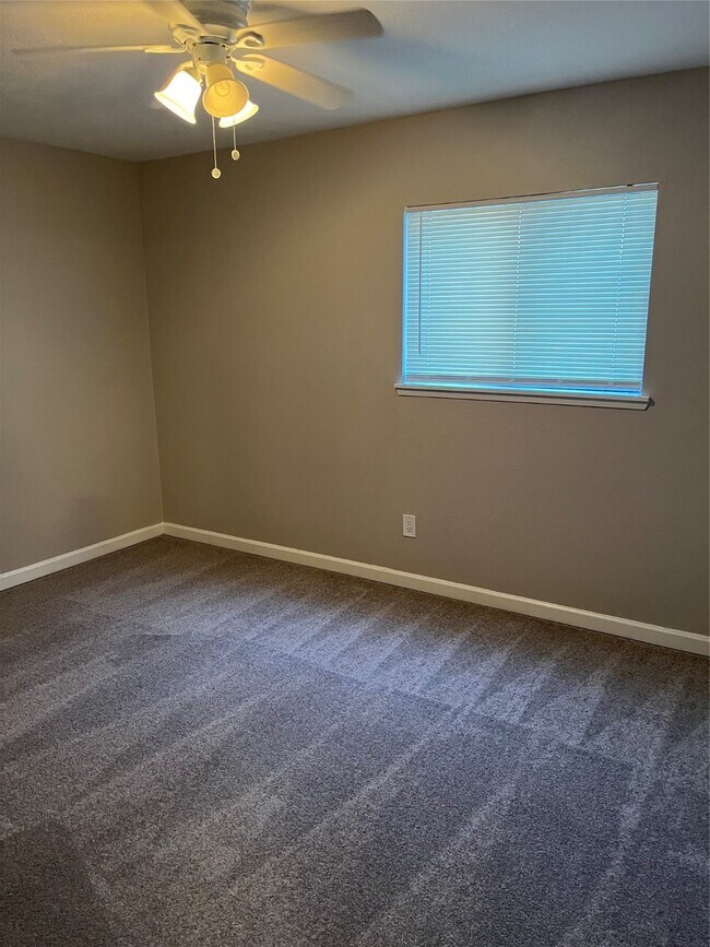 Building Photo - 6735 Blue Ridge Dr