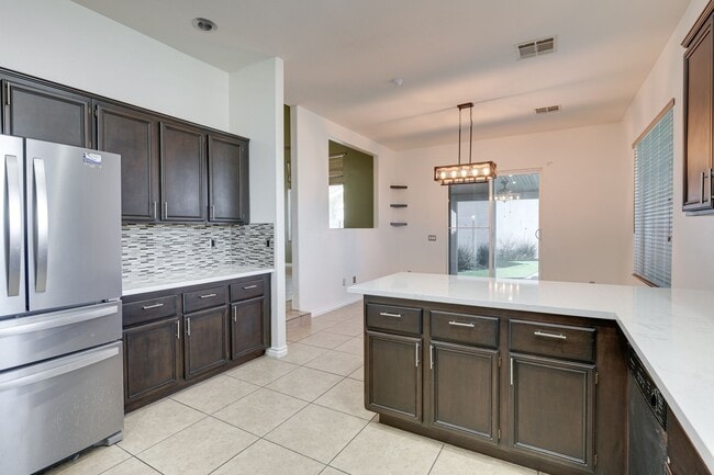 Building Photo - Upgraded Home in Lamplight Gated Community with Pool!