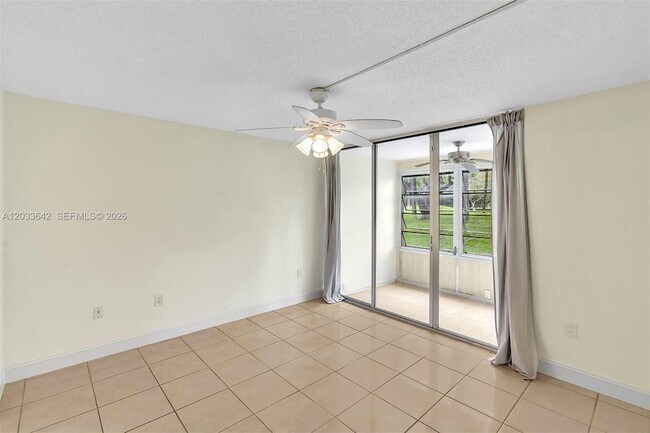 Building Photo - 9410 Tangerine Pl