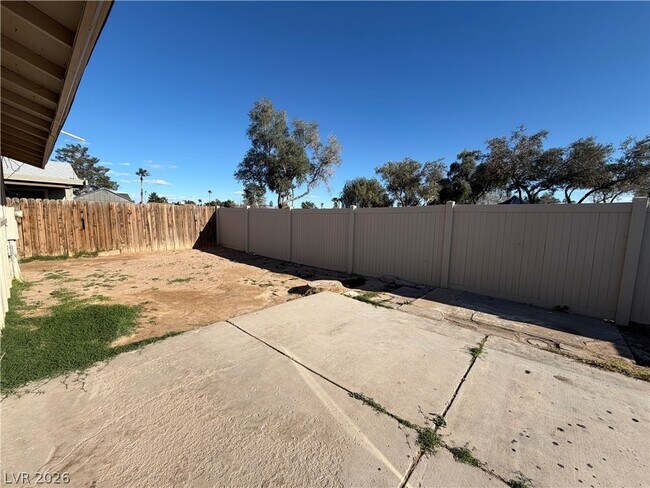 Building Photo - 5971 Vía Capri Dr