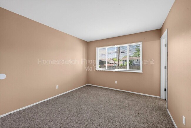 Building Photo - 1310 Petite Dr