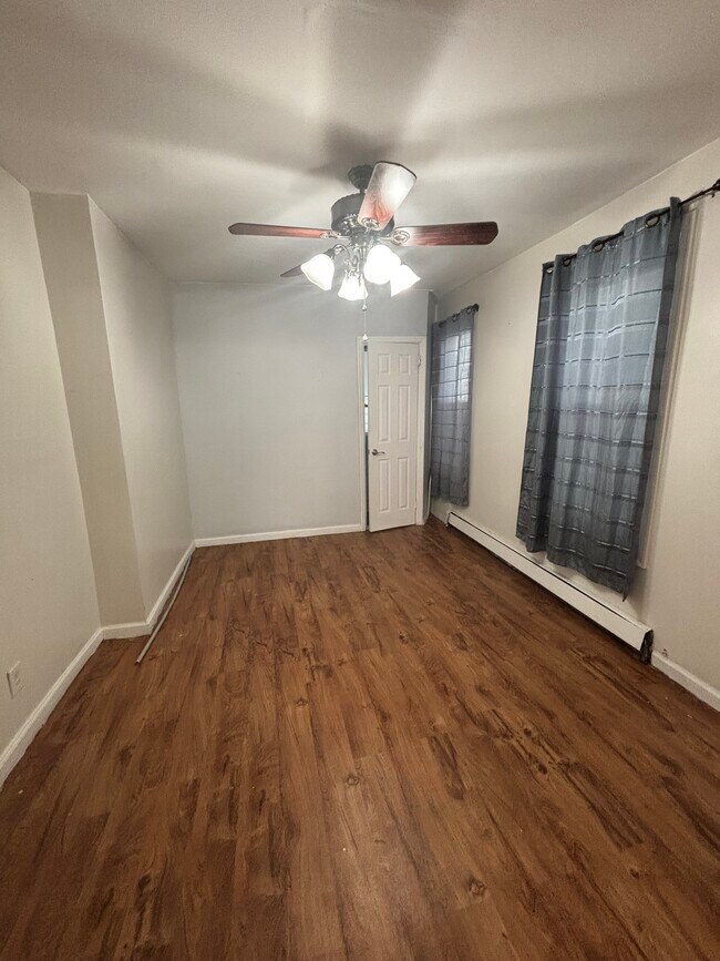 Building Photo - 602 E 33rd St