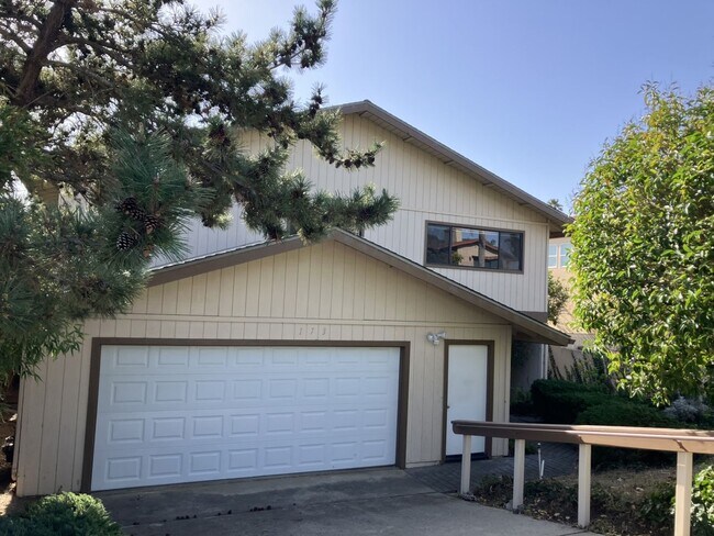 Building Photo - 173 Birch Ave