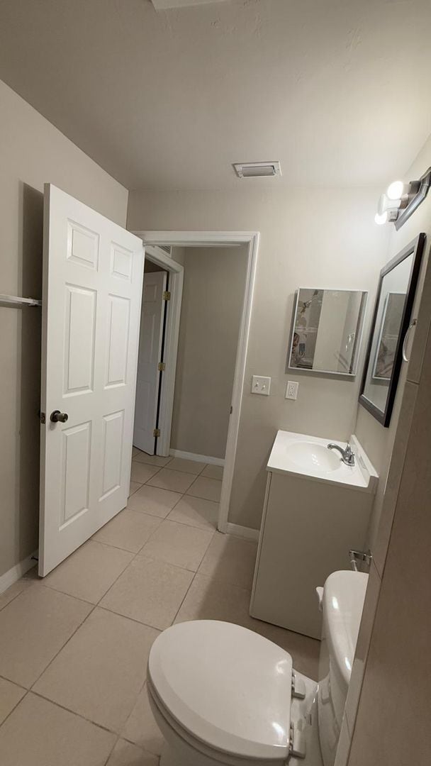 Building Photo - 1619-1621 SW 33rd St- Duplex