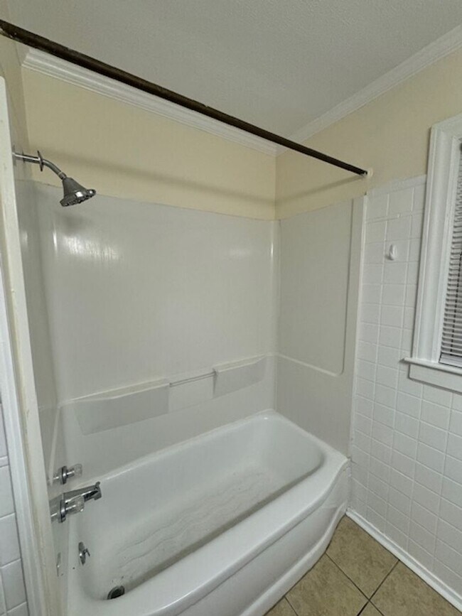 Building Photo - Centrally located, close to the Mall