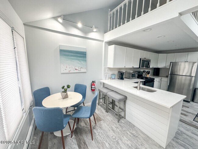 Building Photo - 170 1st Ave