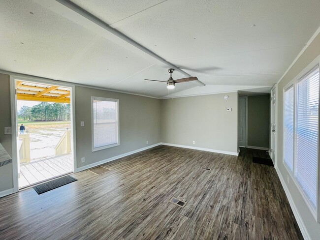 Building Photo - 2bd/2ba Renovated Mobile Home on a Perfect Country Lot Overlooking Farm Fields!
