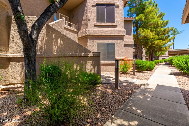 Building Photo - 15380 N 100th St