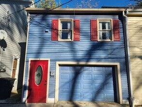 Building Photo - Great Second Floor Apartment