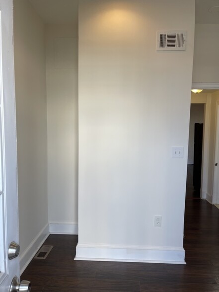 Building Photo - 1411 Monroe St NW