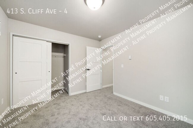 Building Photo - 413 S Cliff Ave