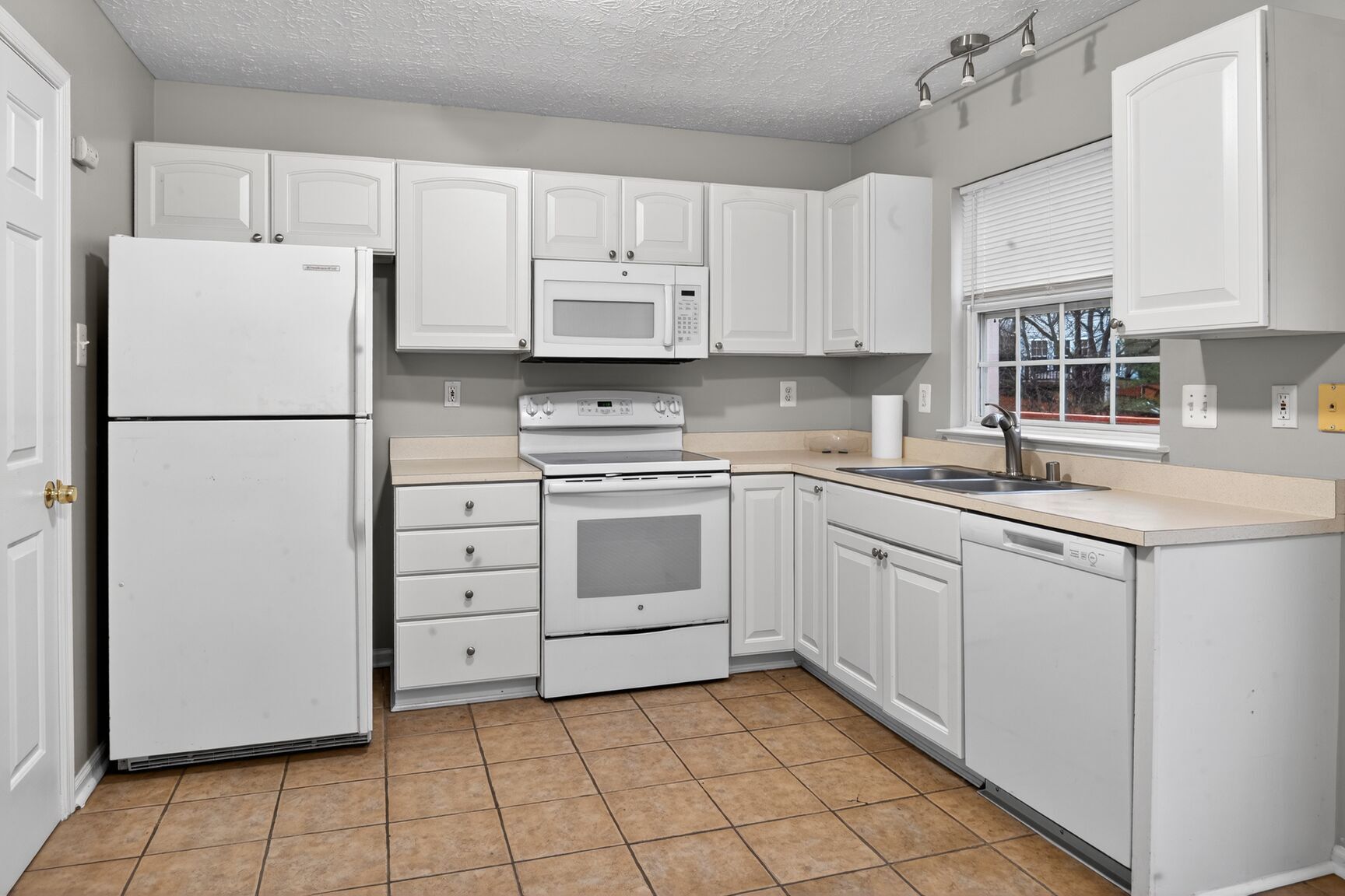 Building Photo - 9222 Murillo Ct