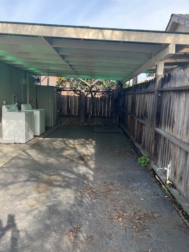 Building Photo - COMING SOON: CHARMING COTTAGE with Off Street Parking & Private Laundry