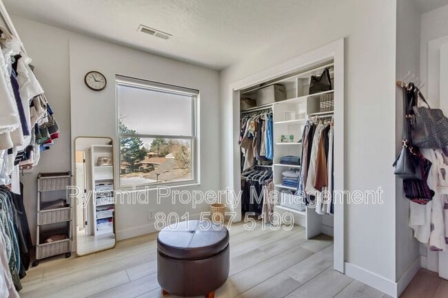 Building Photo - 10971 Cindy Cir