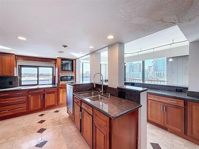 Building Photo - 201 W Laurel St